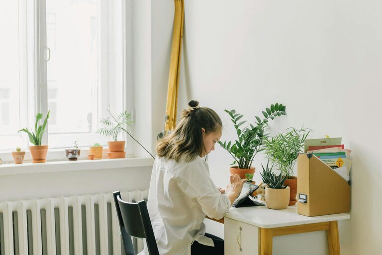 Tips for Creating a Relaxing Home Workspace That Boosts Productivity